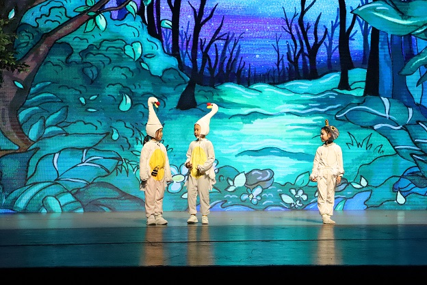 二年级 丑小鸭.jpg