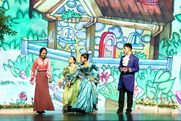 六年级 三只眼.jpg