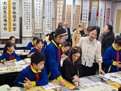 1773622132171073539.jpg 书法师生合影.jpg